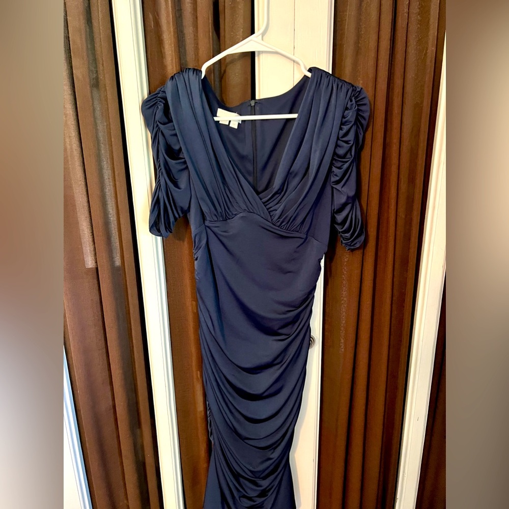 Women’s size 6petite London Times ruched sleeve and back dress